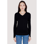 Guess - Refined Fitted Cotton V-Neck Sweater with Button Cuffs - Black Guess